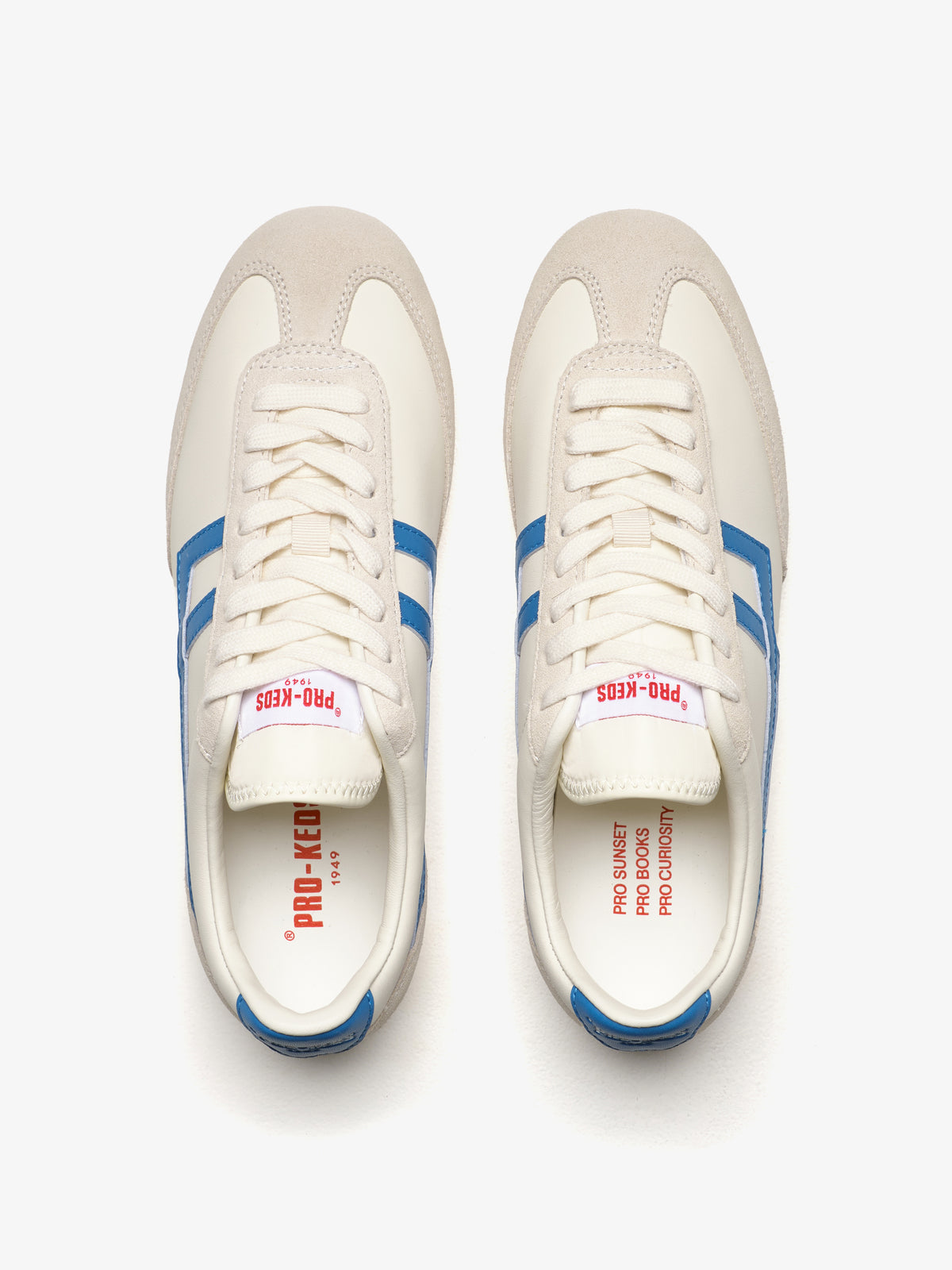 Pro-Keds Racer 77 da uomo, paio di sneaker crema e blu, vista dall'alto
