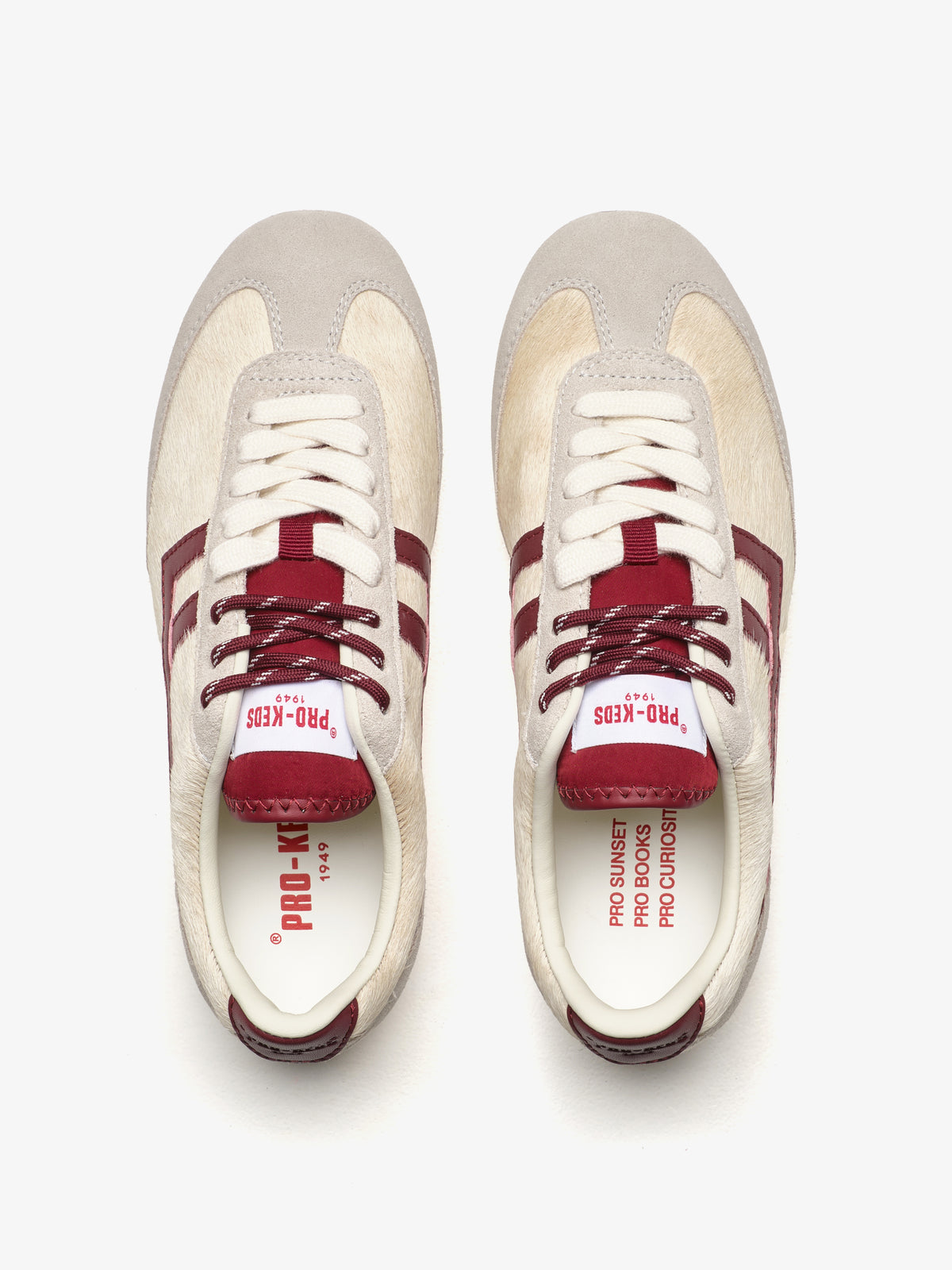 Pro-Keds Racer 77 da donna, paio di sneaker avorio e bordeaux, vista dall'alto