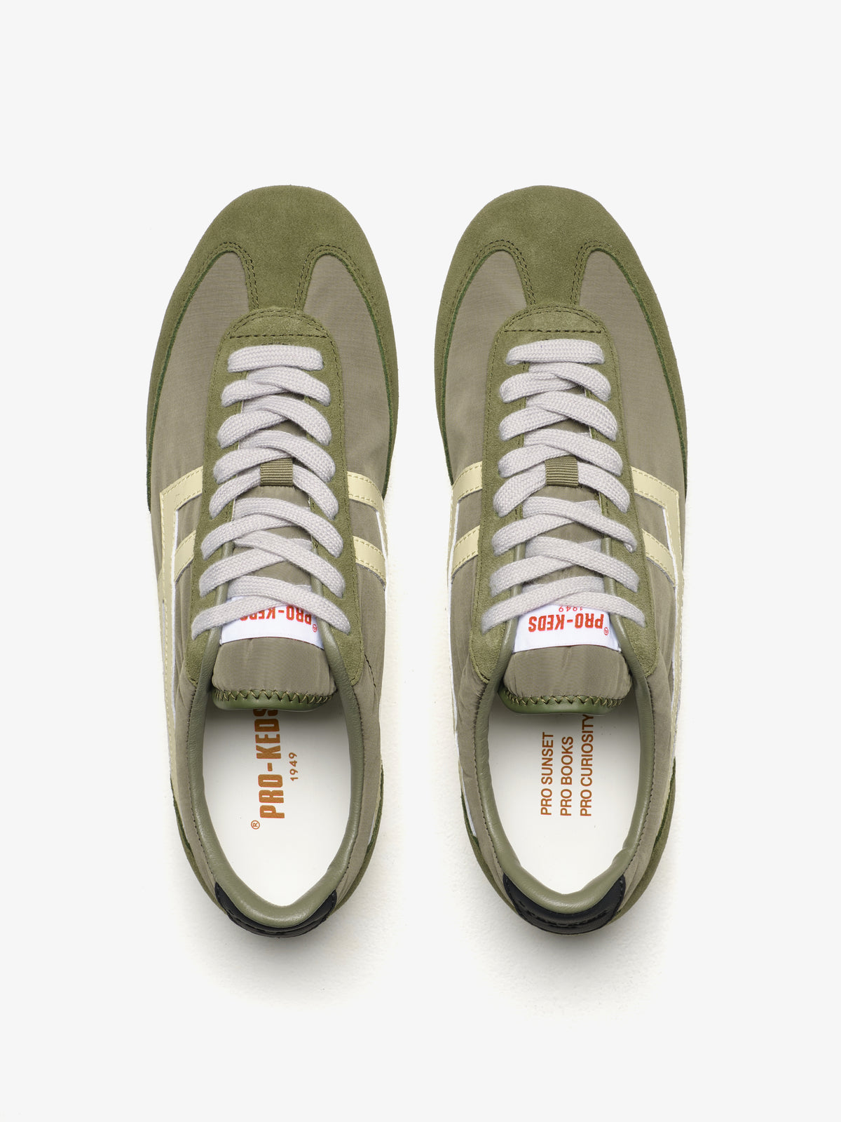 Pro-Keds Racer 77 da uomo, paio di sneaker verde militare, vista dall'alto