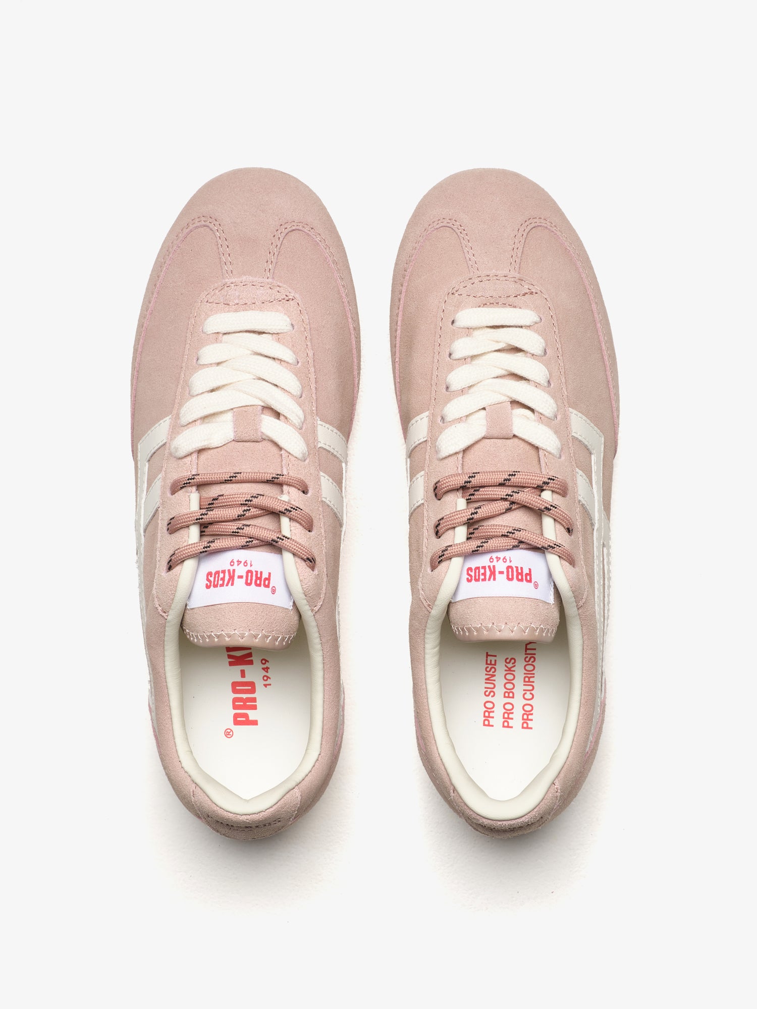 Pro-Keds Racer 77 da donna, paio di sneaker rosa e avorio, vista dall'alto