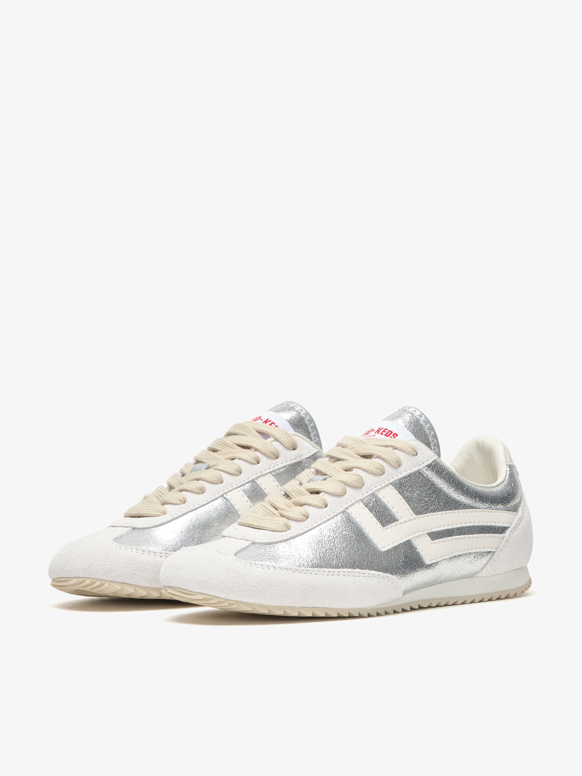 Pro-Keds Racer 77 da donna, sneaker argento e avorio, vista laterale e frontale con tomaia in pelle e inserti in suede