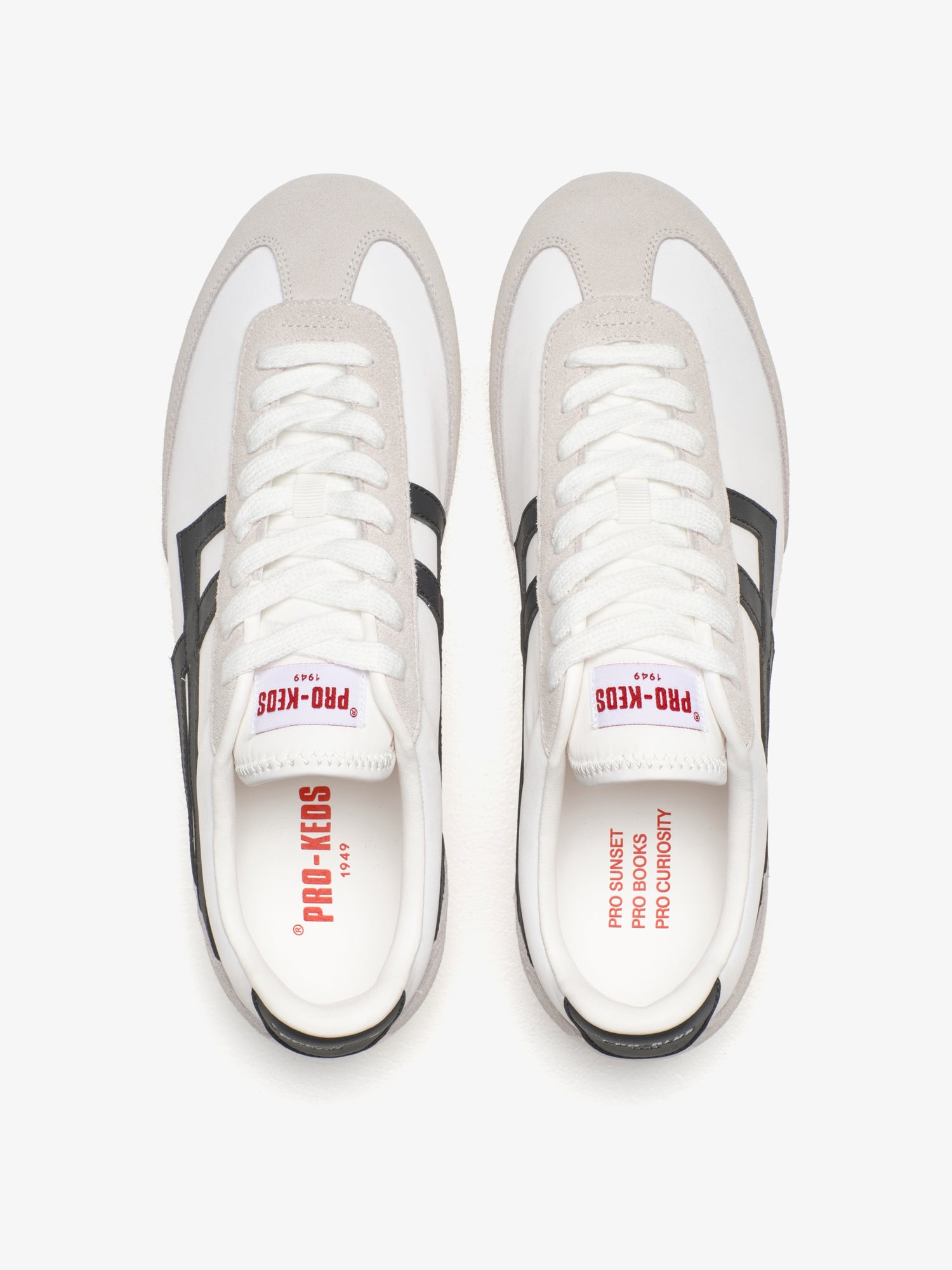 Racer 77 in Nyon Bianca e Nera