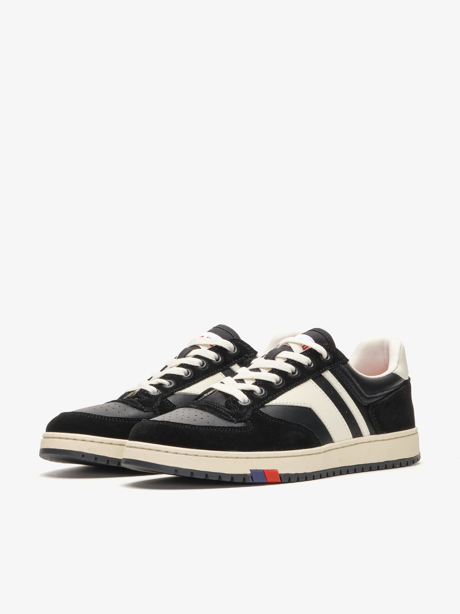 Sneaker da uomo Pro-Keds Sky in suede nero e crema, vista laterale e frontale