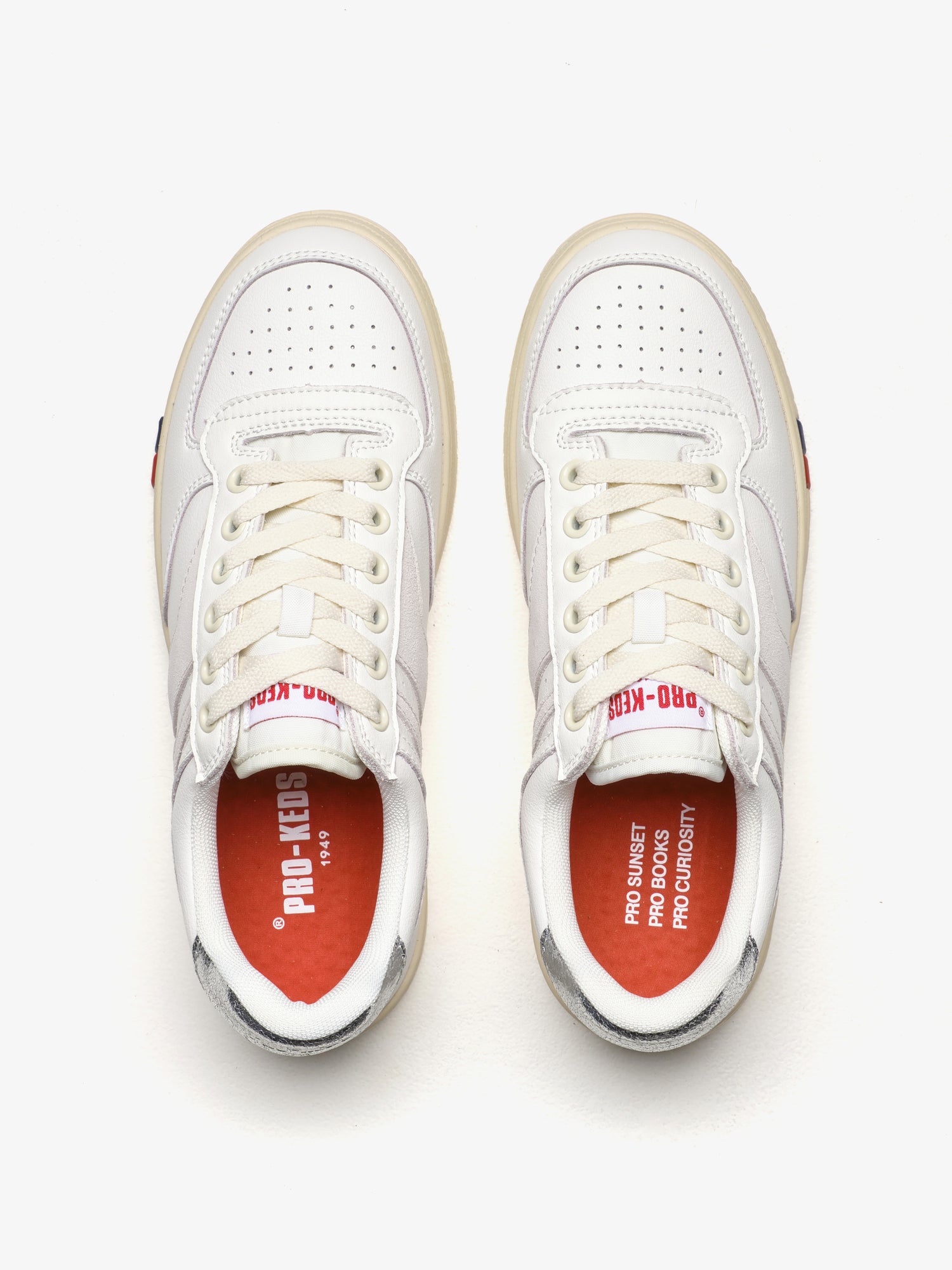 Sneaker da donna Pro-Keds Sky in pelle bianca polvere, dettaglio collare imbottito