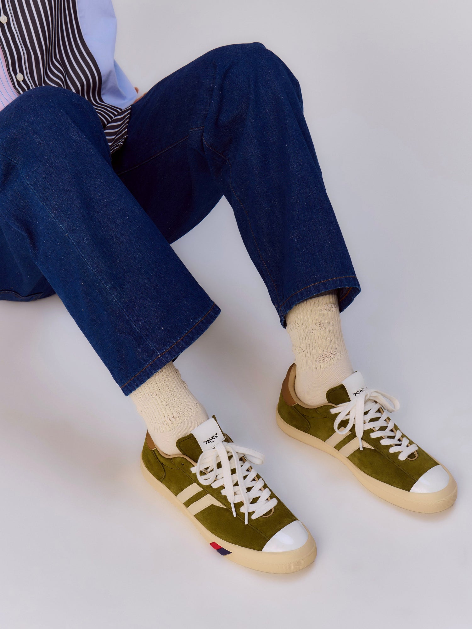 Court Ace in suede moss green