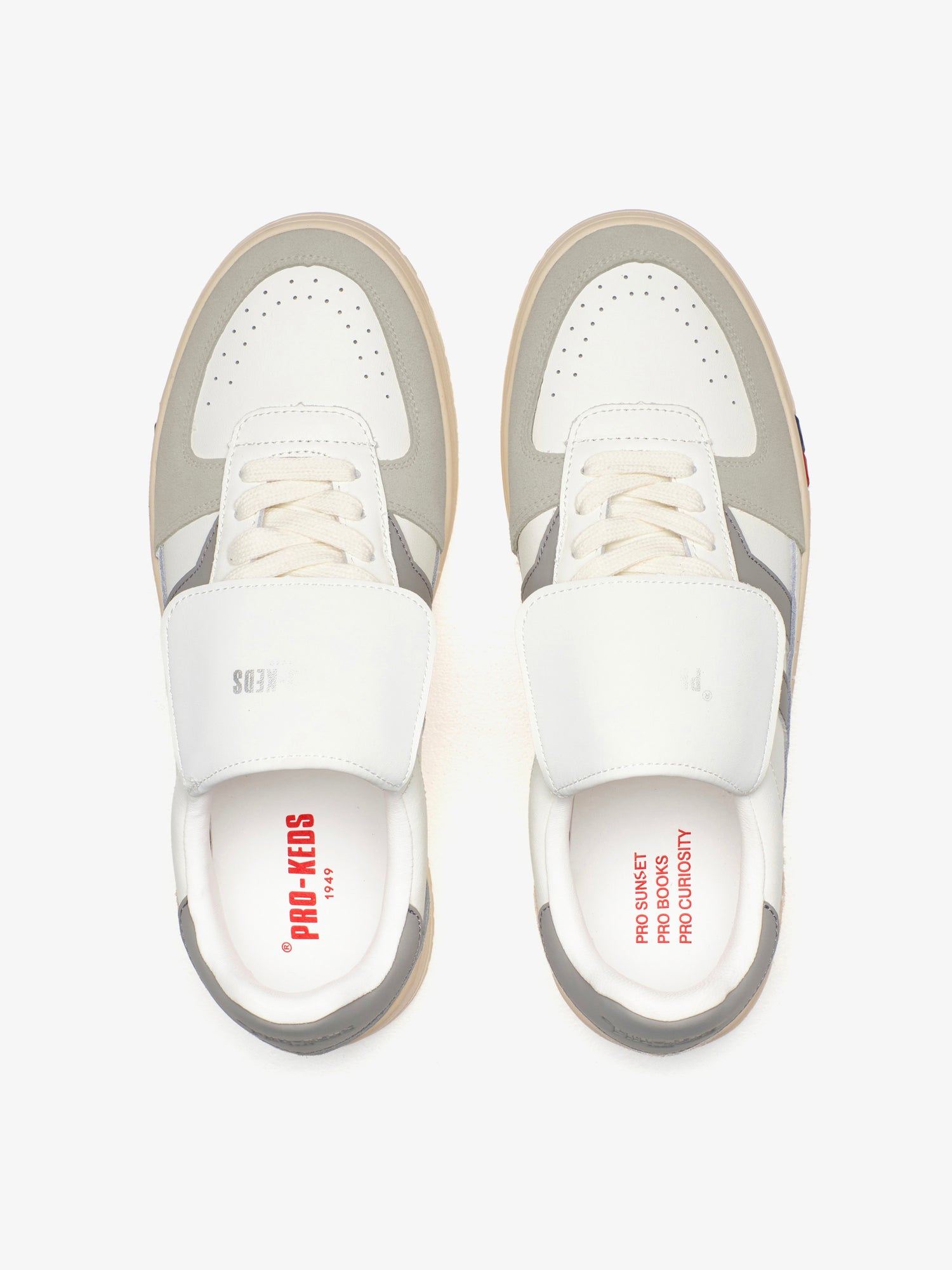 Interno con suola logata delle sneakers Pro-Keds Field King in pelle crema e tortora da uomo