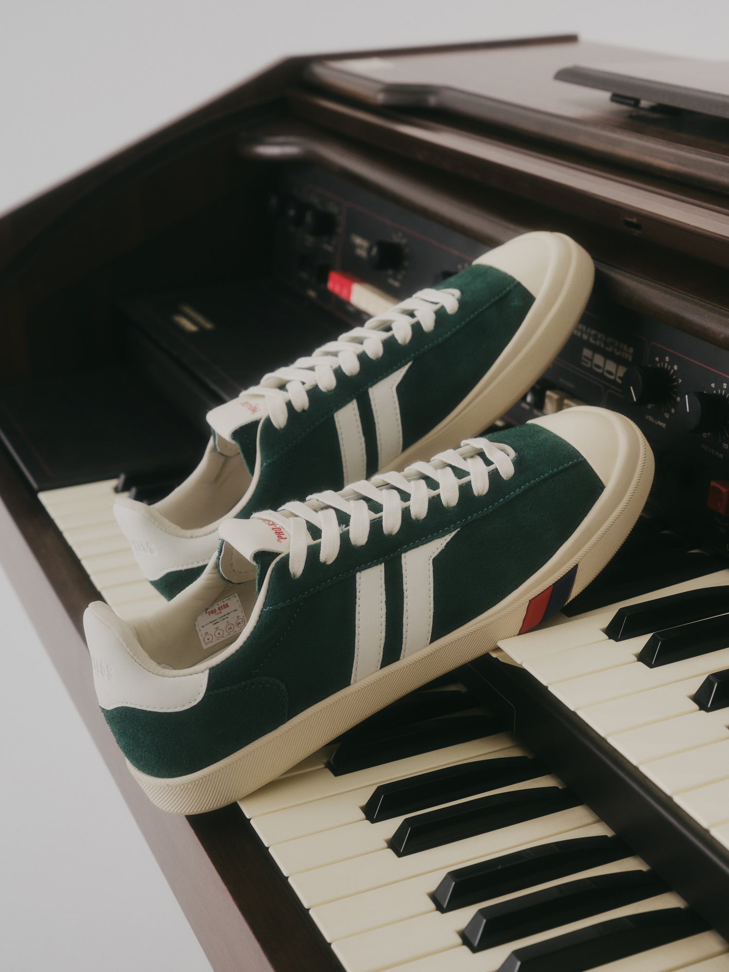 Court Ace in Suede Verde bottiglia e Bianca