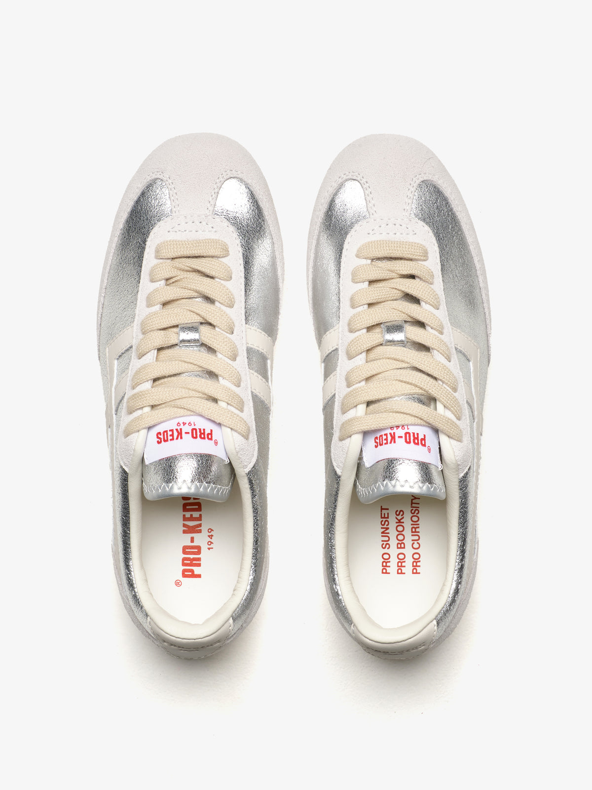 Pro-Keds Racer 77 da donna, paio di sneaker argento e avorio, vista dall'alto
