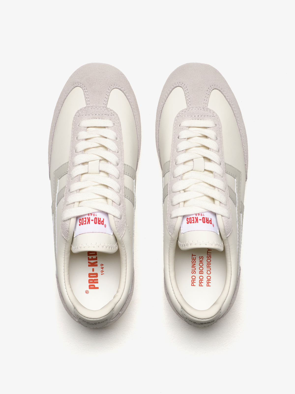 Pro-Keds Racer 77 sneakers in pelle bianca con inserti grigi da donna, vista dall'alto