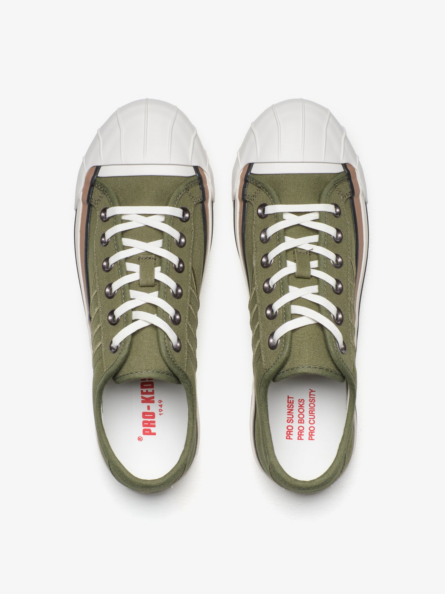 Intrepid in moss green canvas