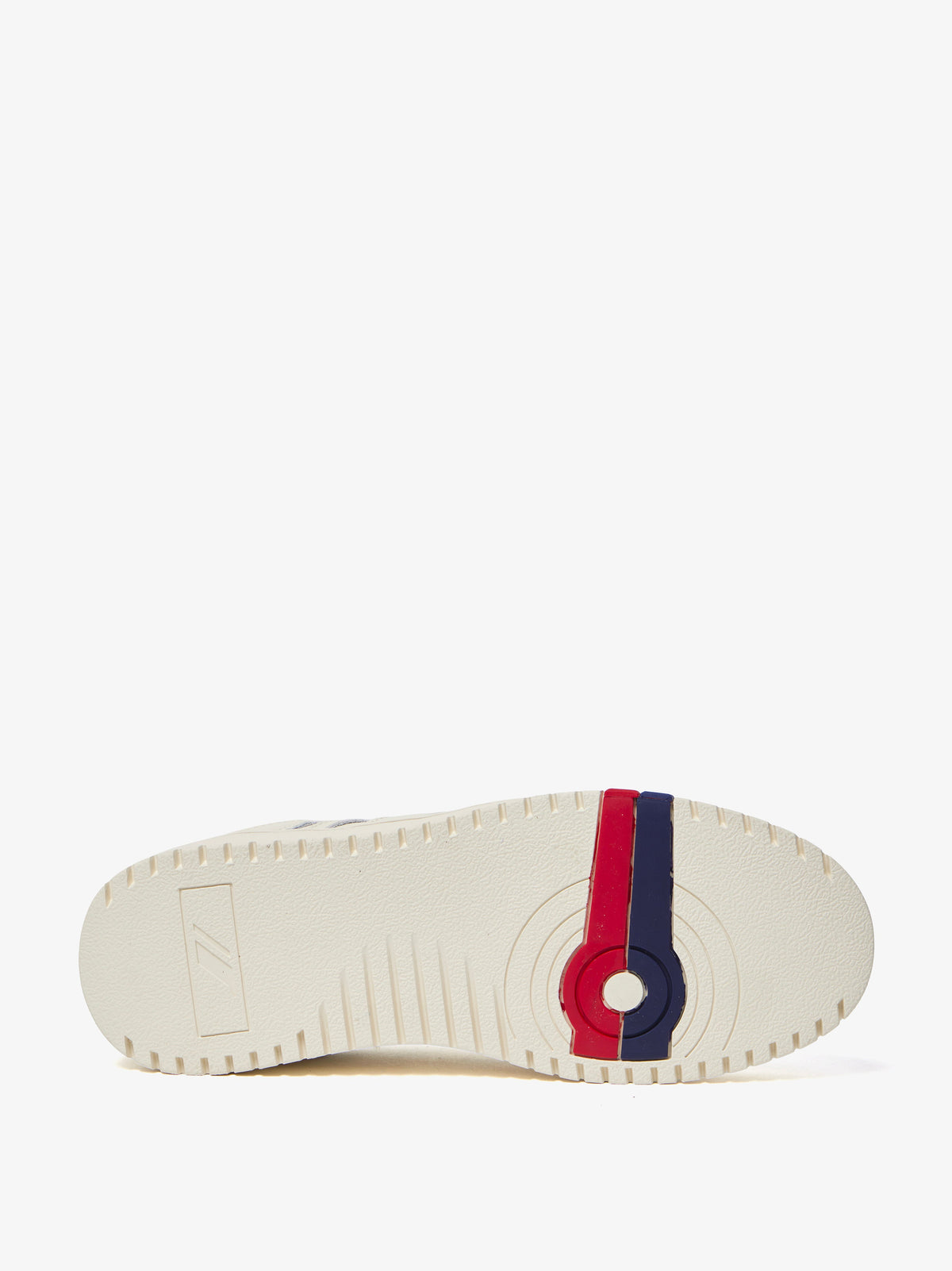 Suola con logo rosso e blu sul battistrada della sneaker Pro-Keds Sky in pelle bianca