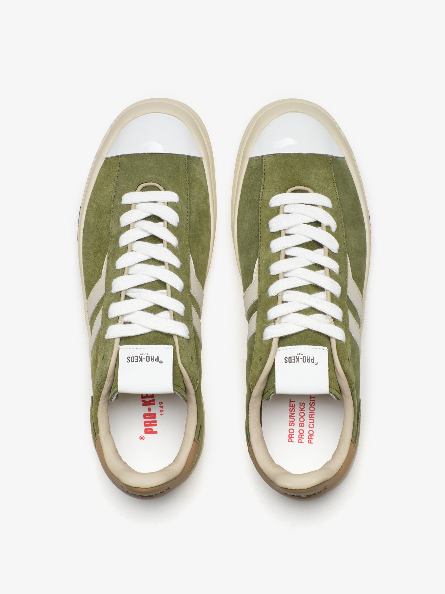 Court Ace in suede moss green