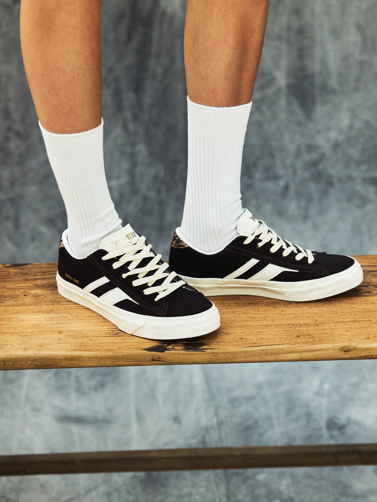 Royal Classic in Suede Prugna e Crema